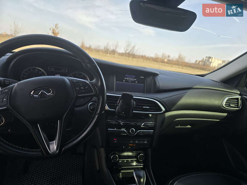 Внедорожник / Кроссовер Infiniti QX30 2016 в Херсоне