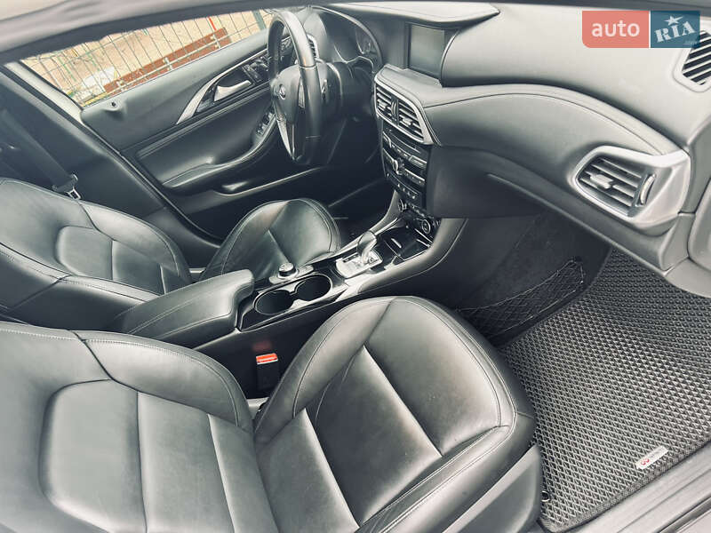 Внедорожник / Кроссовер Infiniti QX30 2017 в Киеве