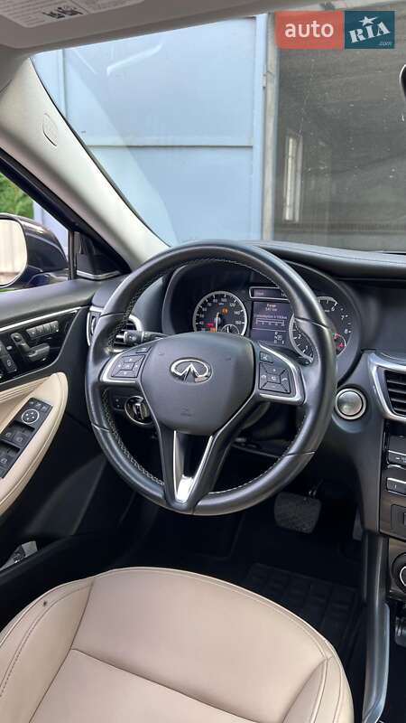 Внедорожник / Кроссовер Infiniti QX30 2016 в Киеве