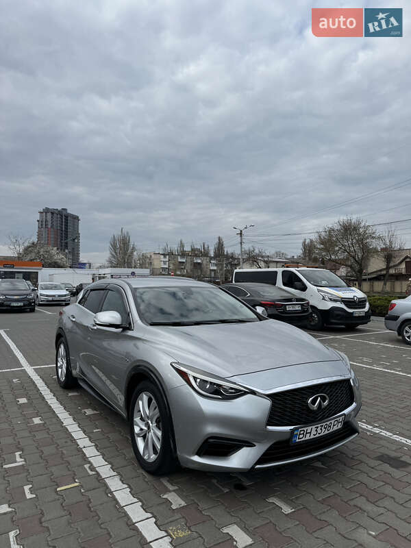 Внедорожник / Кроссовер Infiniti QX30 2017 в 