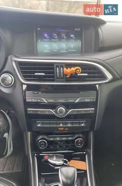 Внедорожник / Кроссовер Infiniti QX30 2016 в 
