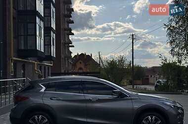 Внедорожник / Кроссовер Infiniti QX30 2016 в 