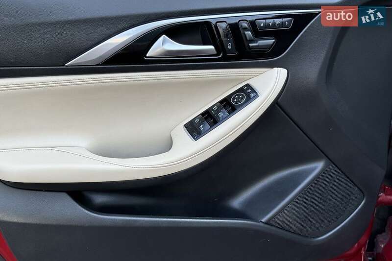 Внедорожник / Кроссовер Infiniti QX30 2016 в Львове