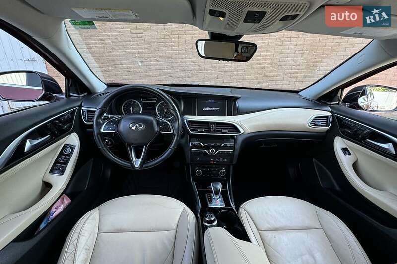Внедорожник / Кроссовер Infiniti QX30 2016 в Львове