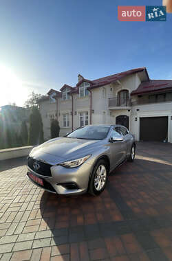 Позашляховик / Кросовер Infiniti QX30 2016 в Львові