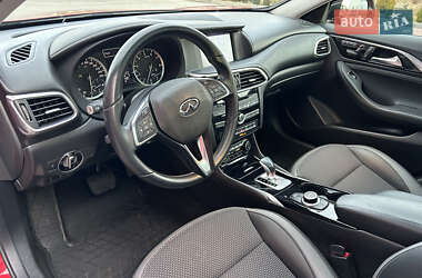 Позашляховик / Кросовер Infiniti QX30 2018 в 