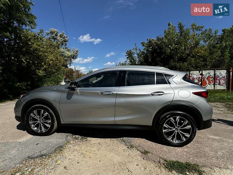 Внедорожник / Кроссовер Infiniti QX30 2016 в Киеве