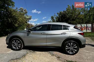 Позашляховик / Кросовер Infiniti QX30 2016 в 