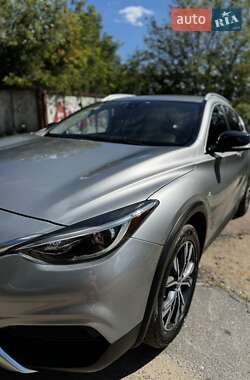 Позашляховик / Кросовер Infiniti QX30 2016 в 