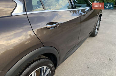 Позашляховик / Кросовер Infiniti QX30 2018 в 