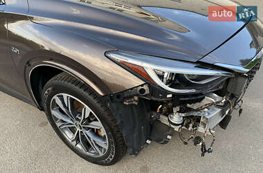 Позашляховик / Кросовер Infiniti QX30 2018 в 