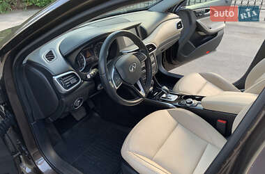 Позашляховик / Кросовер Infiniti QX30 2018 в 