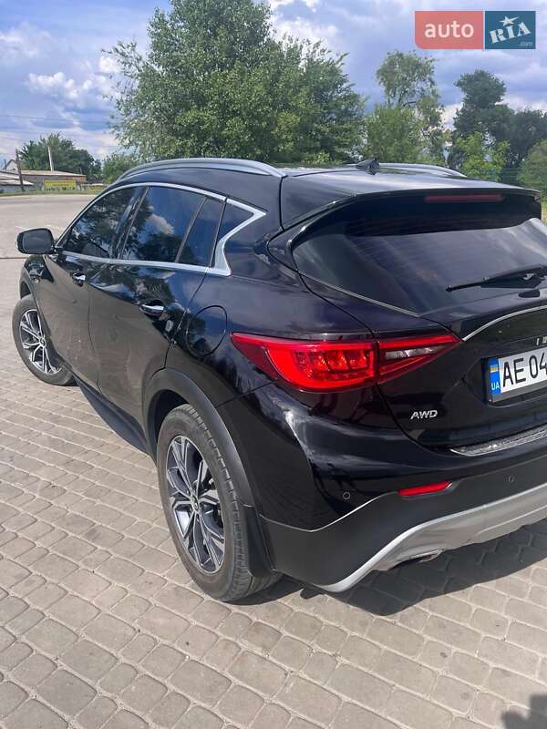 Позашляховик / Кросовер Infiniti QX30 2016 в Дніпрі