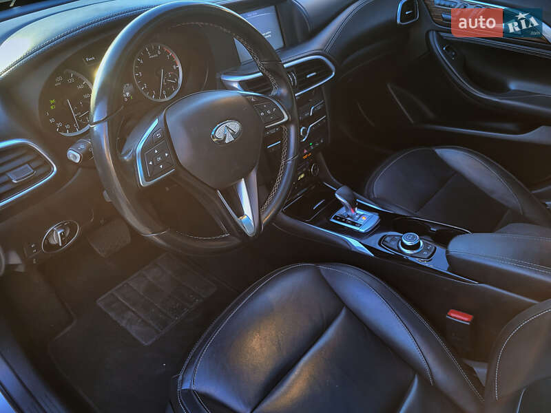 Внедорожник / Кроссовер Infiniti QX30 2016 в Днепре