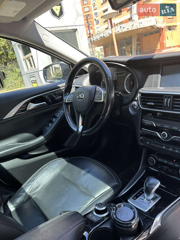 Внедорожник / Кроссовер Infiniti QX30 2016 в Одессе