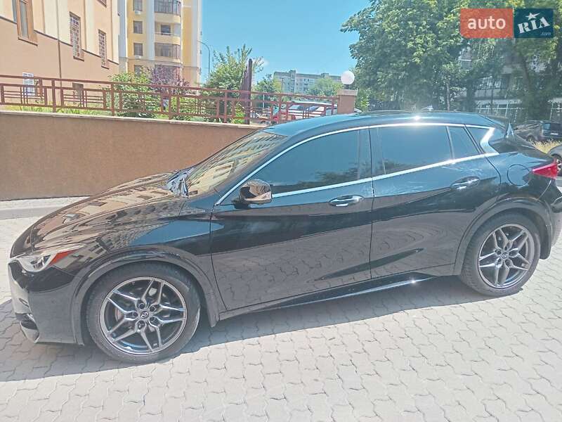 Внедорожник / Кроссовер Infiniti QX30 2016 в Львове