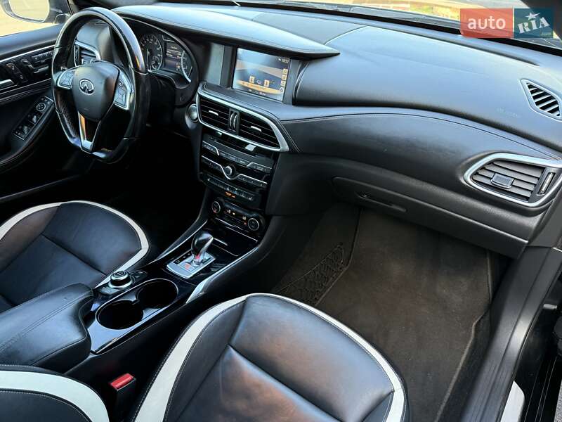 Внедорожник / Кроссовер Infiniti QX30 2016 в Киеве