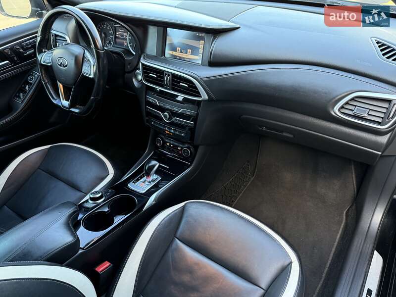 Внедорожник / Кроссовер Infiniti QX30 2016 в Киеве