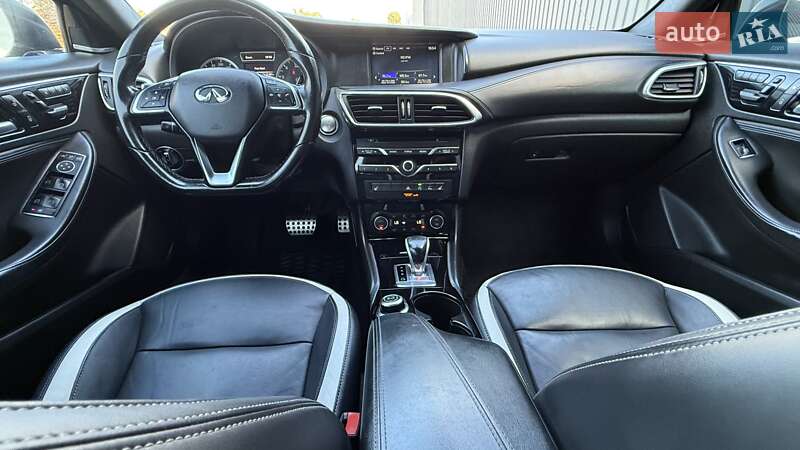 Внедорожник / Кроссовер Infiniti QX30 2016 в Киеве