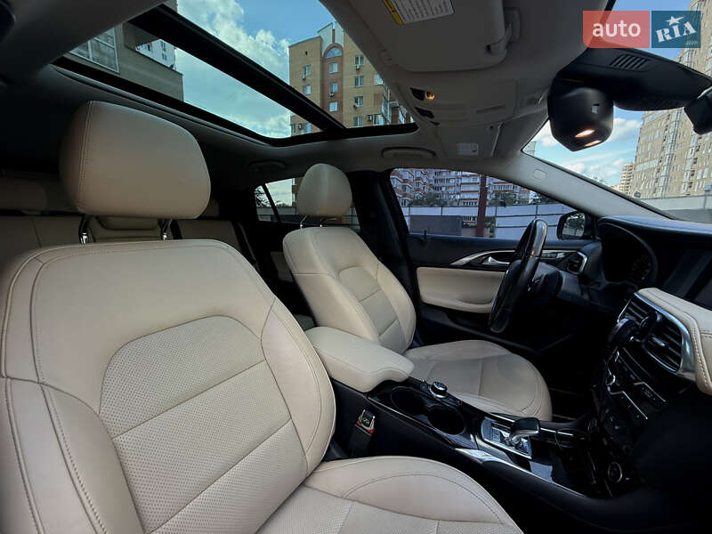 Внедорожник / Кроссовер Infiniti QX30 2016 в Харькове