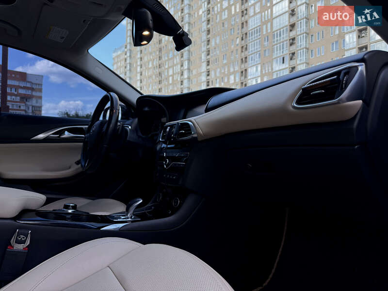 Внедорожник / Кроссовер Infiniti QX30 2016 в Харькове