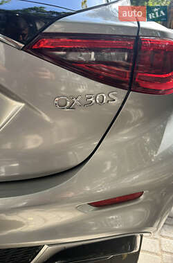 Внедорожник / Кроссовер Infiniti QX30 2017 в 
