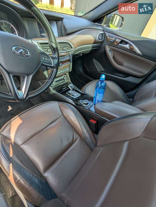 Внедорожник / Кроссовер Infiniti QX30 2016 в Ужгороде