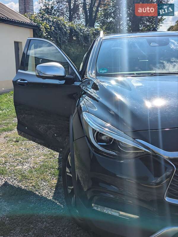 Внедорожник / Кроссовер Infiniti QX30 2016 в Ужгороде