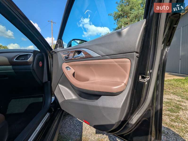 Внедорожник / Кроссовер Infiniti QX30 2016 в Ужгороде