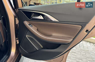 Внедорожник / Кроссовер Infiniti QX30 2017 в 