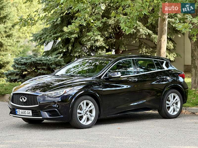 Позашляховик / Кросовер Infiniti QX30 2017 в Дніпрі