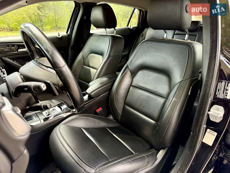 Позашляховик / Кросовер Infiniti QX30 2017 в Дніпрі