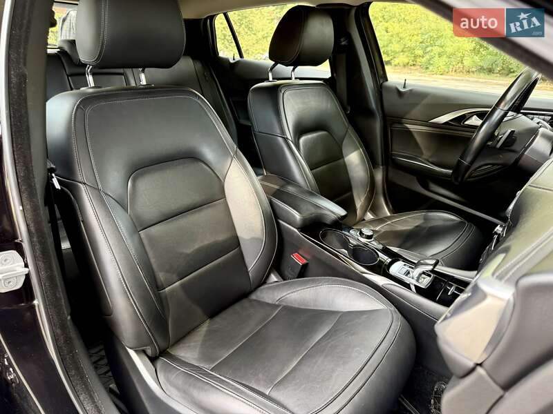 Позашляховик / Кросовер Infiniti QX30 2017 в Дніпрі