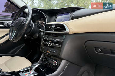 Внедорожник / Кроссовер Infiniti QX30 2016 в 
