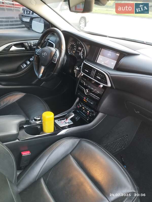 Внедорожник / Кроссовер Infiniti QX30 2017 в Здолбунове