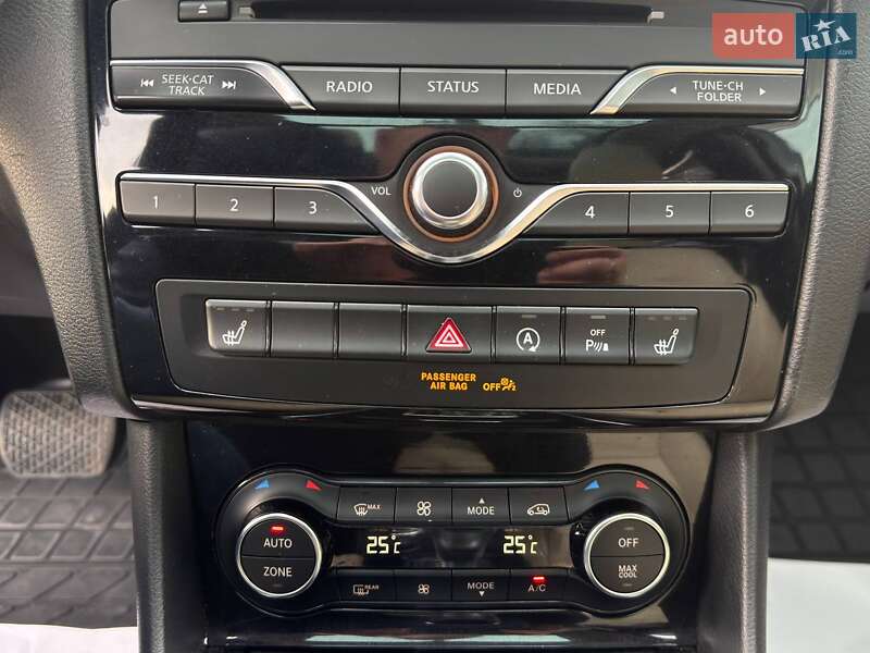 Позашляховик / Кросовер Infiniti QX30 2016 в Львові