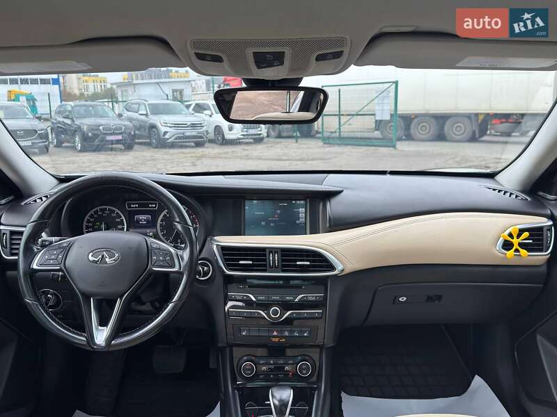 Позашляховик / Кросовер Infiniti QX30 2016 в Львові