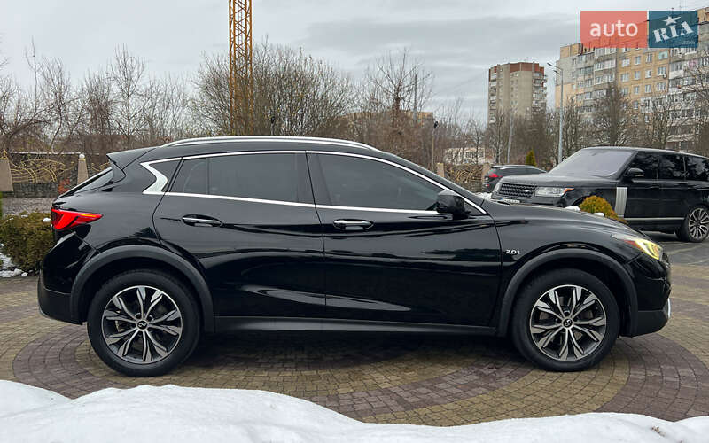 Внедорожник / Кроссовер Infiniti QX30 2016 в Львове