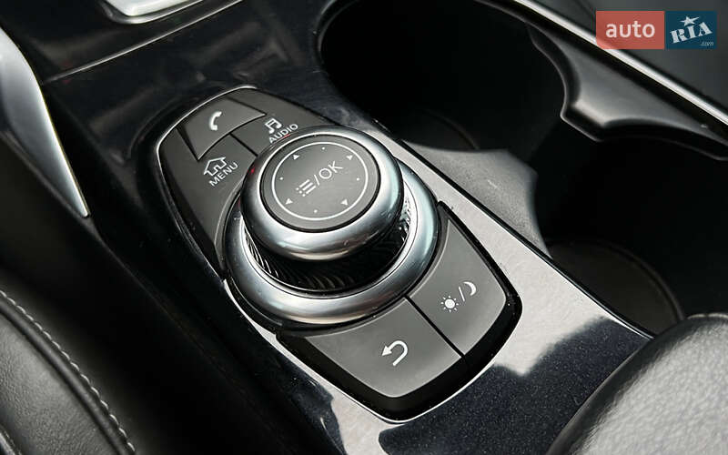 Внедорожник / Кроссовер Infiniti QX30 2016 в Львове