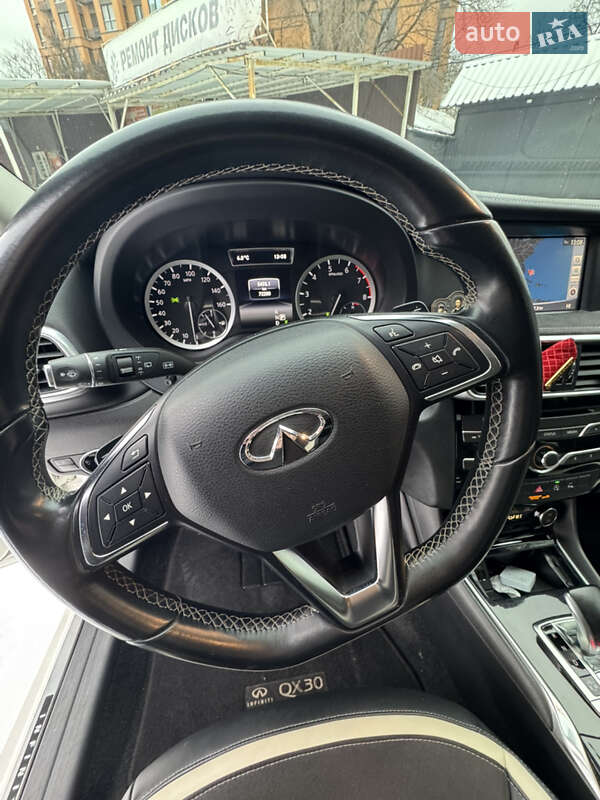 Внедорожник / Кроссовер Infiniti QX30 2016 в Днепре