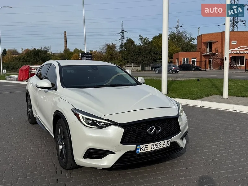 Infiniti QX30