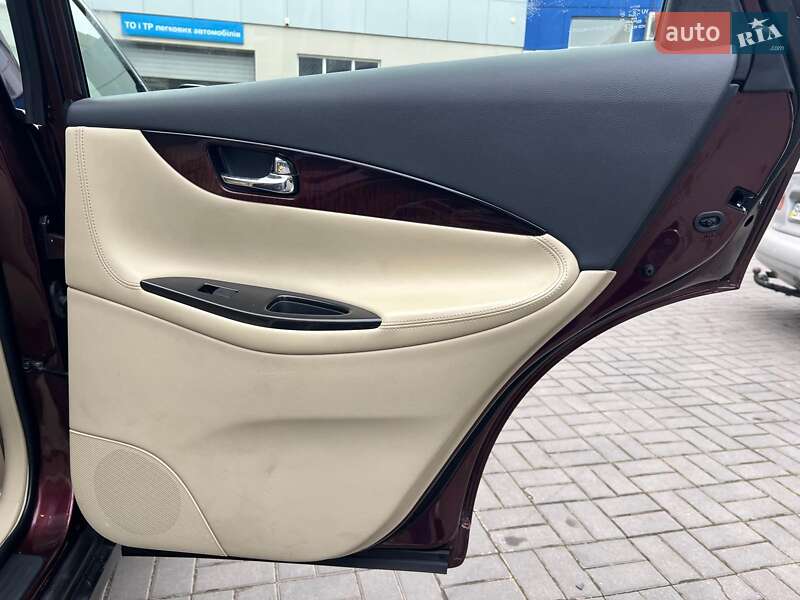 Внедорожник / Кроссовер Infiniti QX50 2016 в Одессе