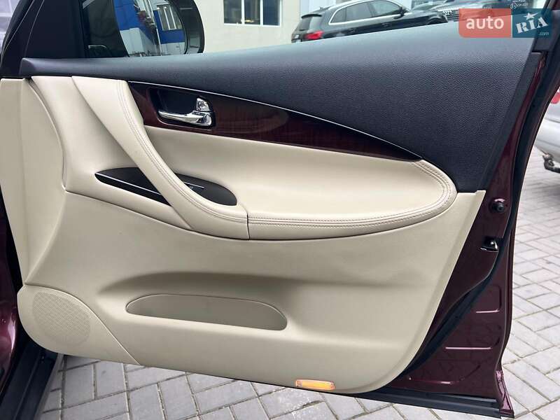 Внедорожник / Кроссовер Infiniti QX50 2016 в Одессе