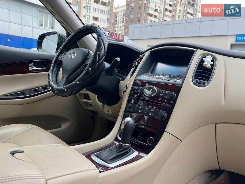 Внедорожник / Кроссовер Infiniti QX50 2016 в Одессе