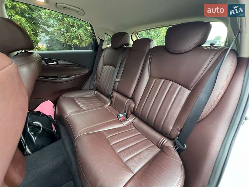 Позашляховик / Кросовер Infiniti QX50 2016 в Києві