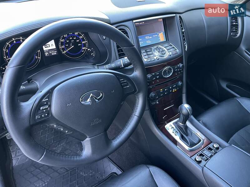 Позашляховик / Кросовер Infiniti QX50 2016 в Харкові