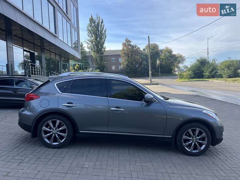 Внедорожник / Кроссовер Infiniti QX50 2015 в Киеве