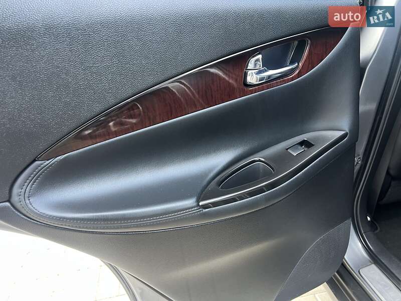 Внедорожник / Кроссовер Infiniti QX50 2015 в Киеве