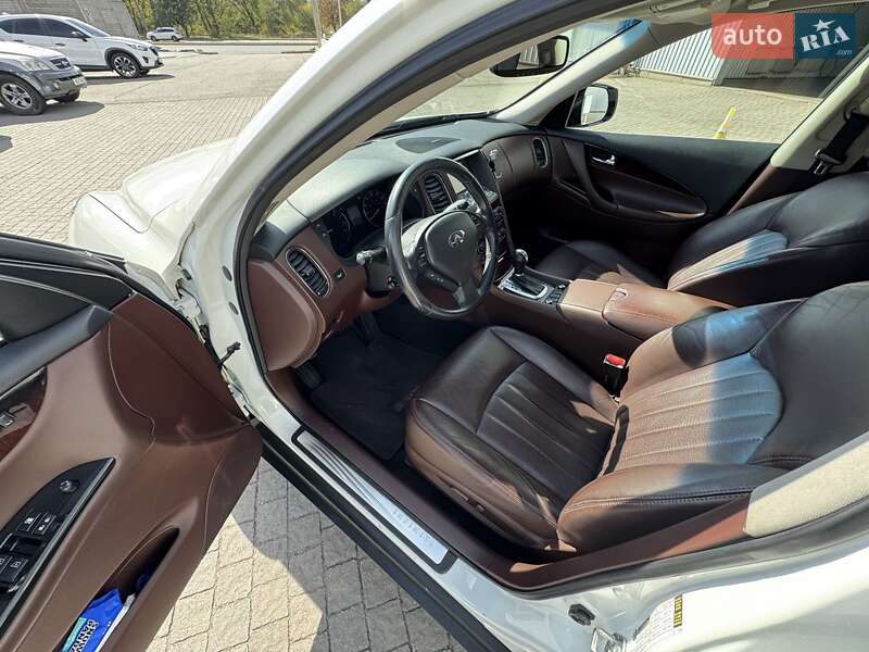 Внедорожник / Кроссовер Infiniti QX50 2016 в Запорожье