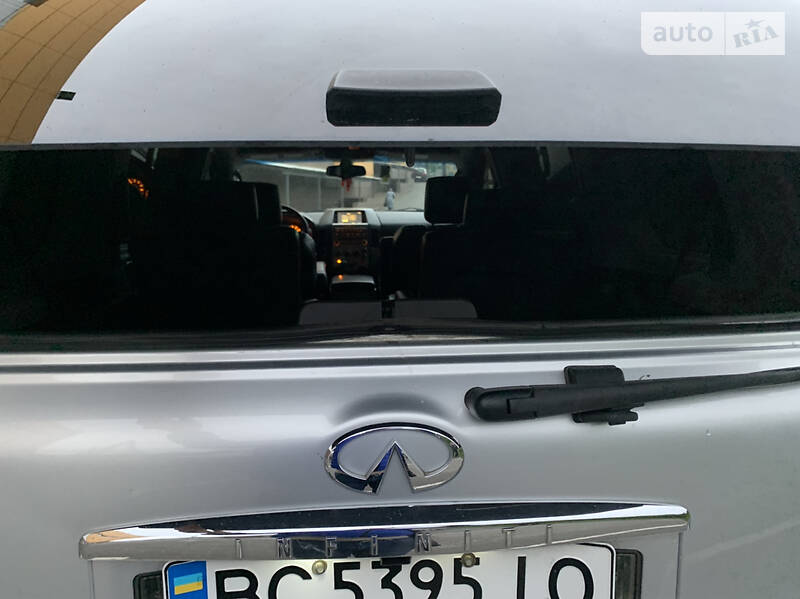 Позашляховик / Кросовер Infiniti QX56 2004 в Львові